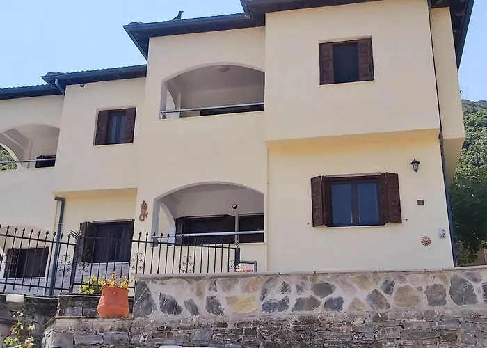 Tsonos アパート *